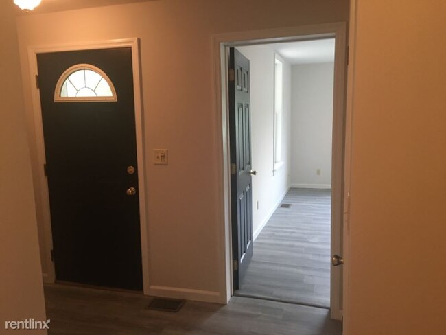 Building Photo - 4 br, 2 bath House - 419 s. michigan ave