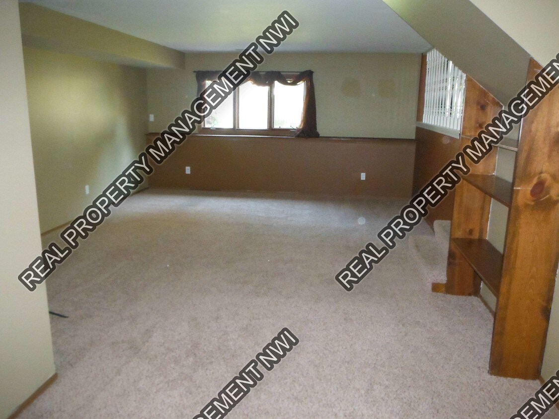 Primary Photo - 835 N Wiggs St