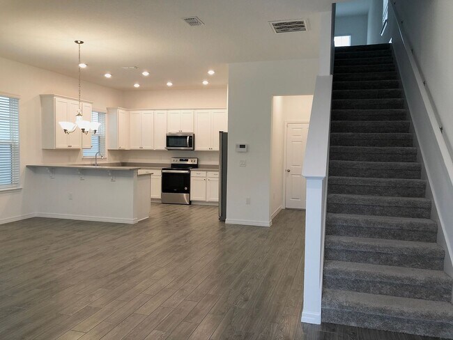 Building Photo - Beautiful 3/2.5 Newly Appointed Home with ...