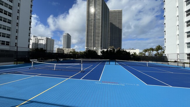 Building Photo - 1904 S Ocean Dr