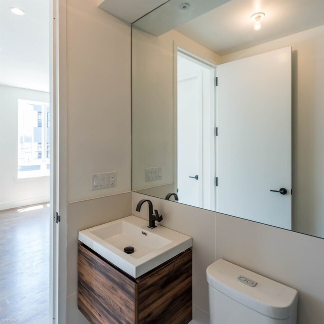 Building Photo - 164 Central Ave