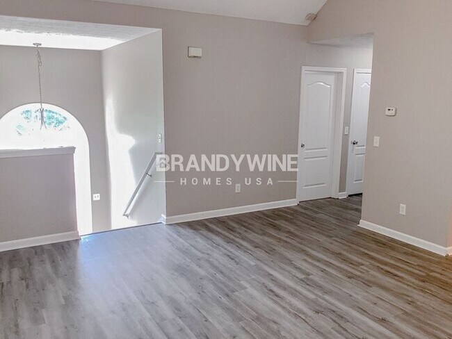 Building Photo - 60 Pine Shadow Cir