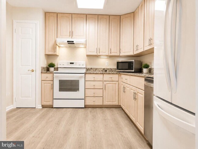 Building Photo - 8425 Blevins Way Ct