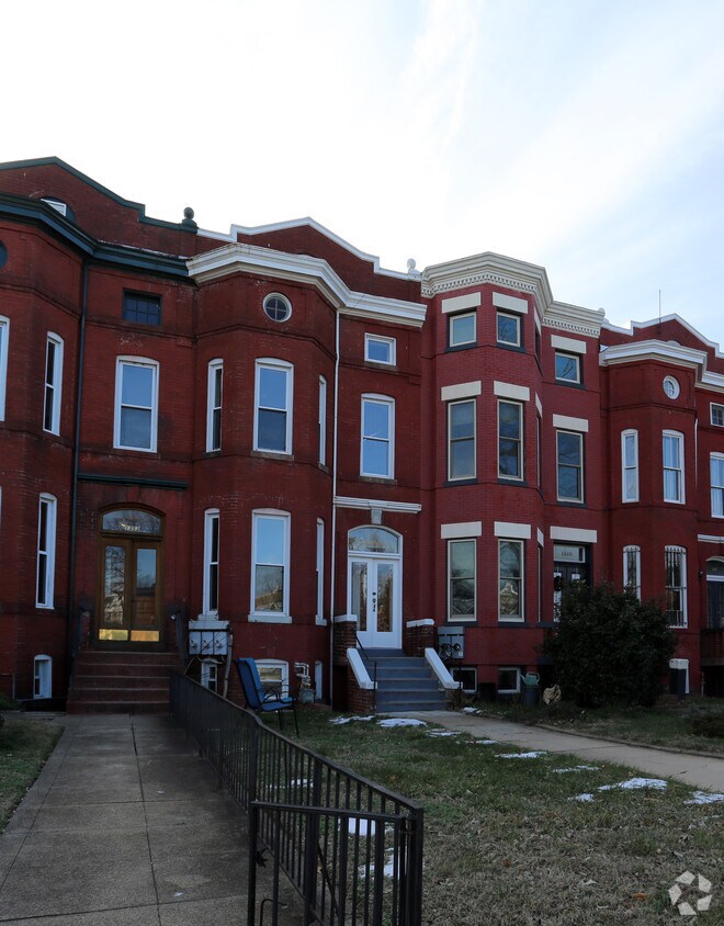 Foto del edificio - 1351 Massachusetts Ave SE