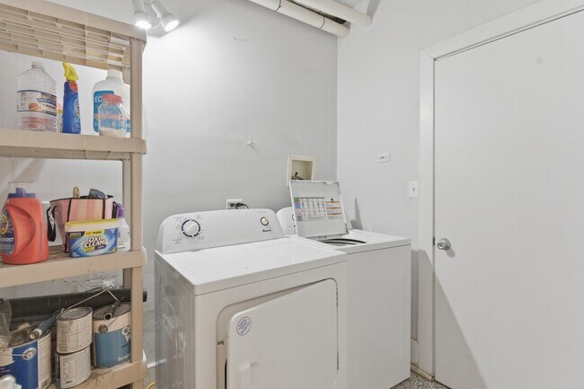 Foto del edificio - 1746 W Crystal St