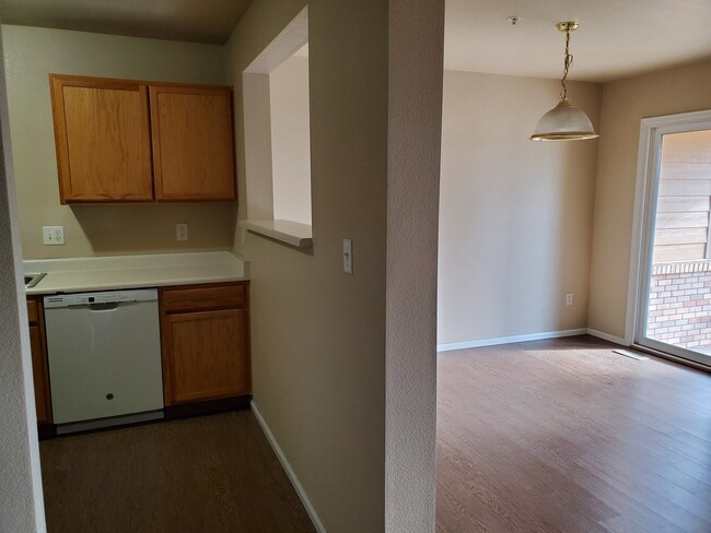 Foto del edificio - Spacious 3 bed, 3.5 bath condo in Rigden F...