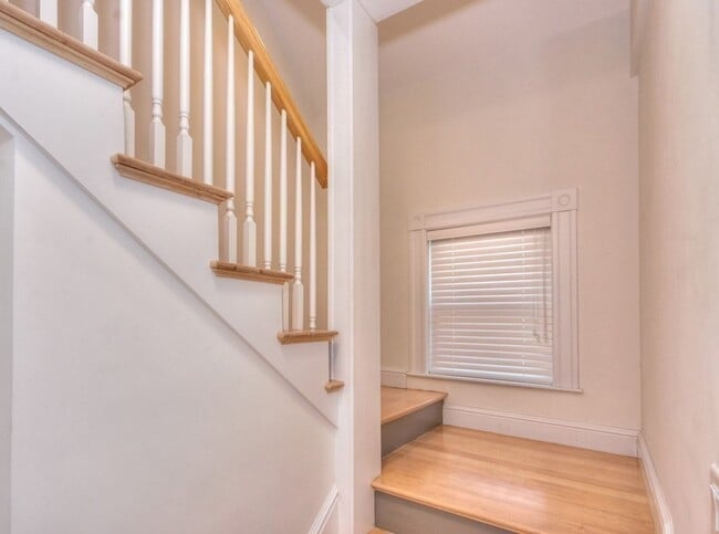 Building Photo - 14 Peterson Terr