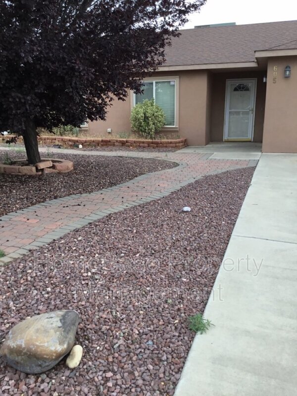 Primary Photo - 605 Mesa Vista Dr