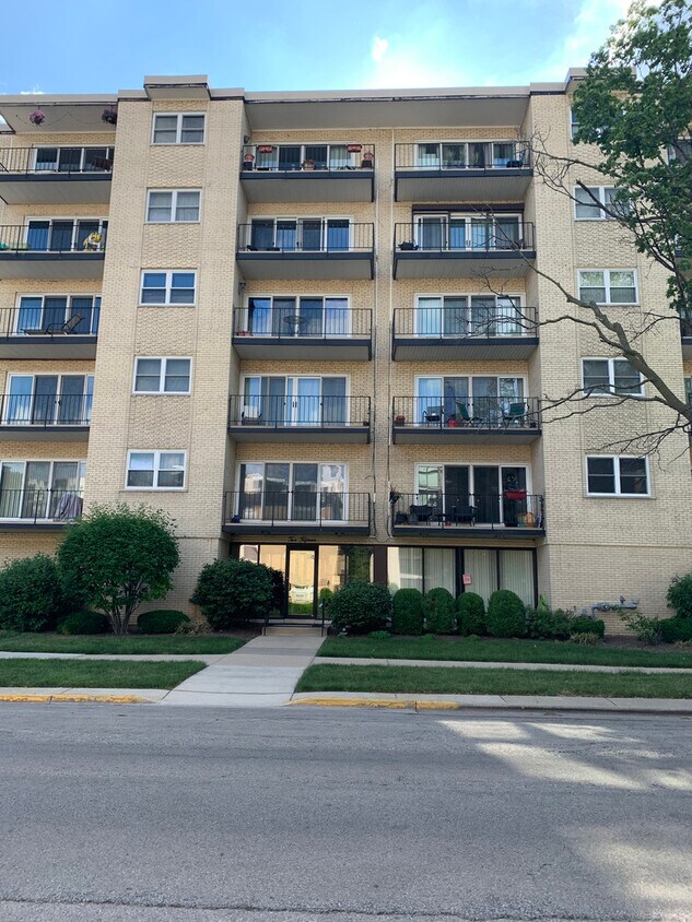 Primary Photo - 215 Marengo Ave