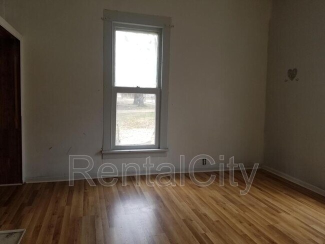 Foto del edificio - 246 Linden St