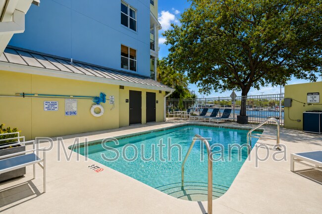 Foto del edificio - 1501 Doyle Carlton Dr