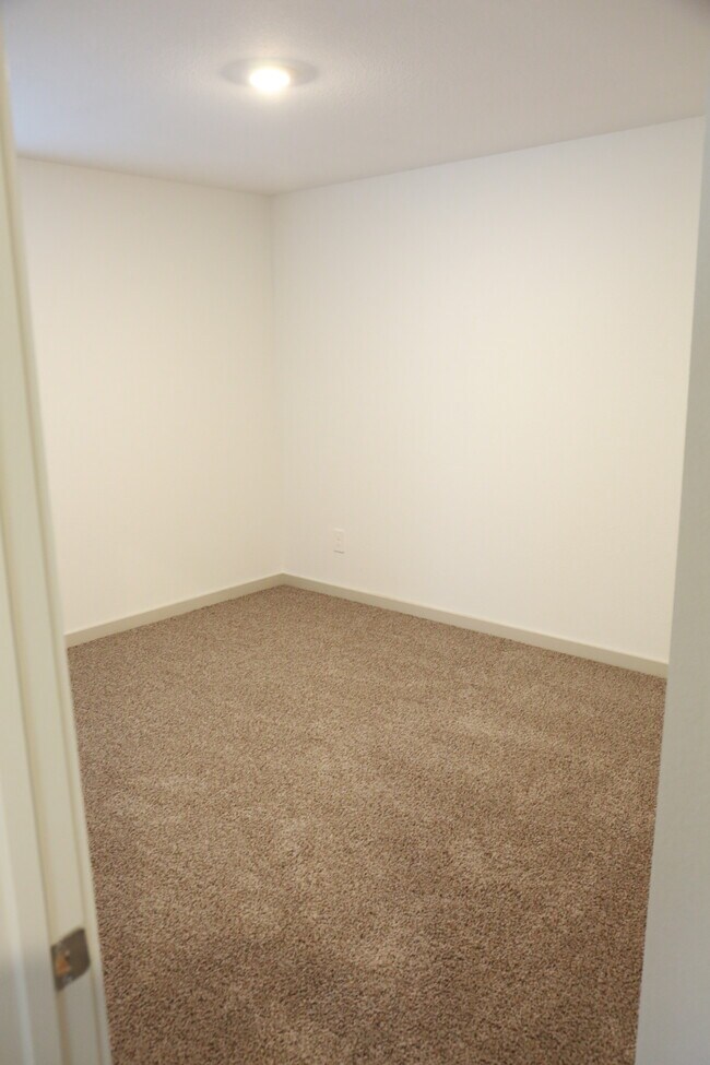 Guest Bedroom 2 - 822 Silver Kettle Dr