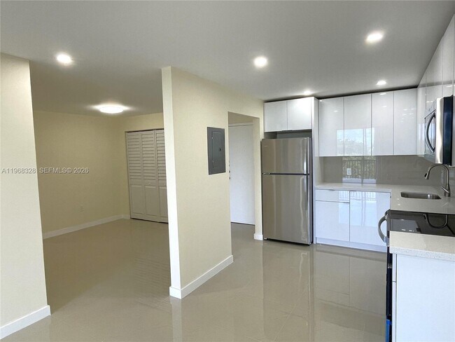 Foto del edificio - 16851 NE 23rd Ave