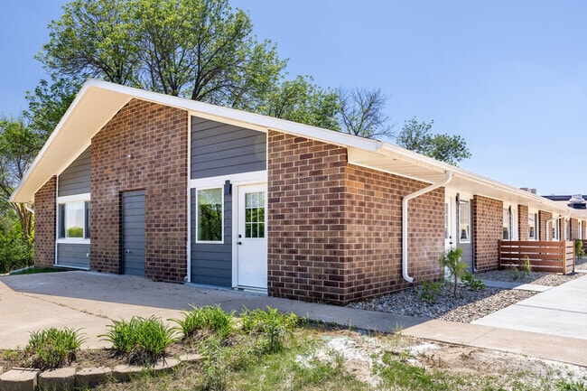 Building Photo - Woodland Hills Townhomes – Comfortable & C...