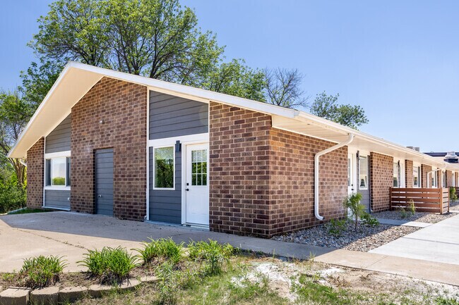 Foto del edificio - Woodland Hills Townhomes – Comfortable & C...