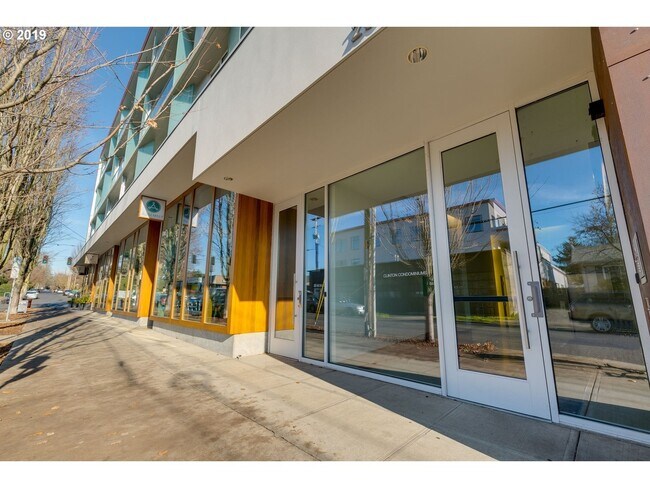 Entrada al condominio - 2530 SE 26th Ave