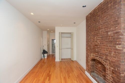 Foto del edificio - 331 E 93rd St