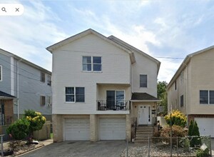 Building Photo - 644 Summer St