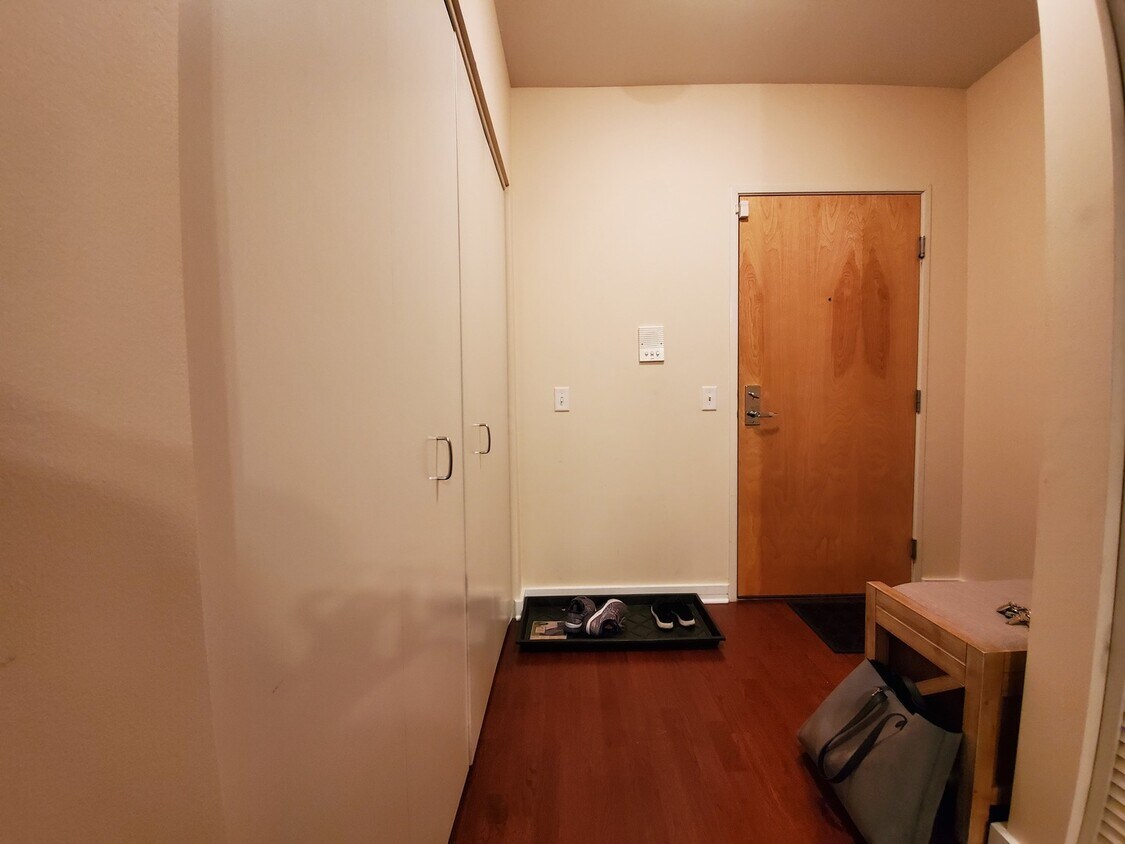 Foto principal - 1752 W Maypole Ave