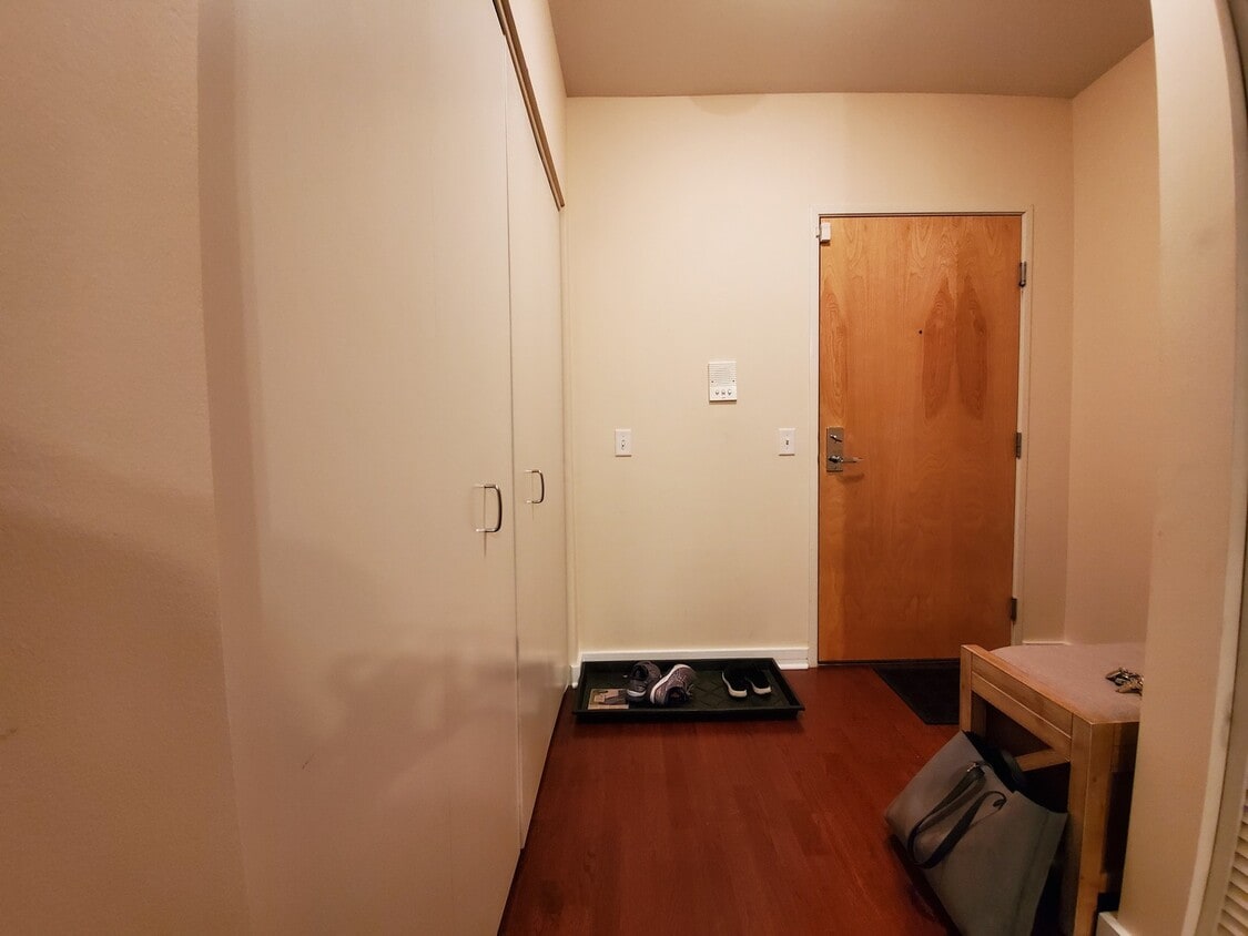 Primary Photo - 1752 W Maypole Ave