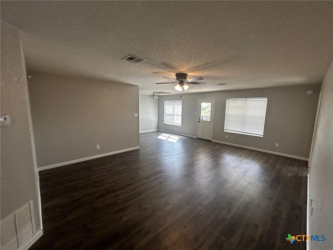 Foto del edificio - 3302 Viewcrest Dr
