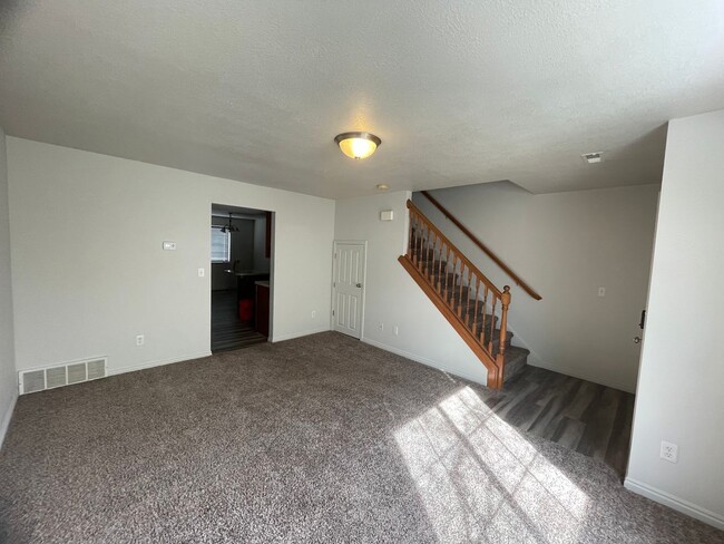 Foto del edificio - South Ogden Townhome For Rent