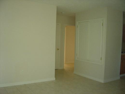 Foto del edificio - 1047 Smith Dr, Apt 5