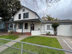 Building Photo - 214 W Ortega St