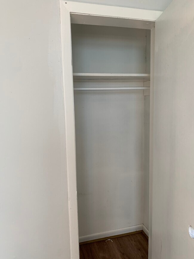 Building Photo - 1006 W 25th St