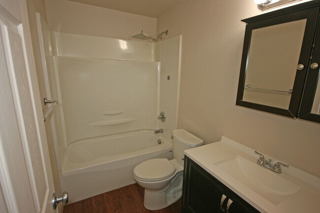 Foto del edificio - Remodeled unit in Hillsboro