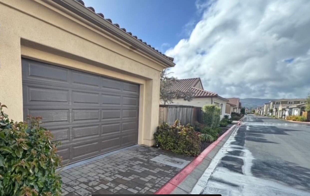 Foto principal - Spacious 3 Bedroom 3 Bath Home