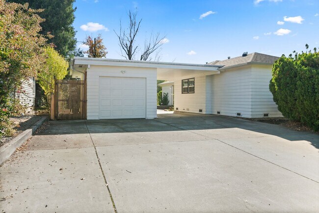 Foto del edificio - 560 N Keene Way Dr