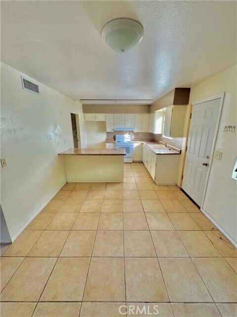 Building Photo - 1060 N Lovekin Blvd