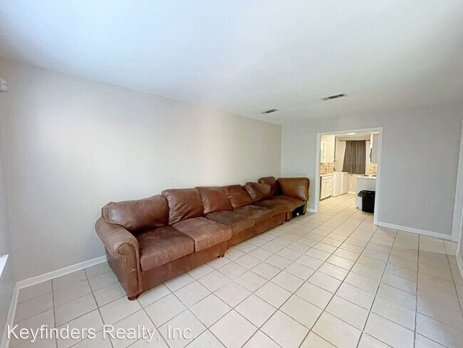 Building Photo - 2 br, 1.5 bath House - 5244 Stumberg Ln.Un...
