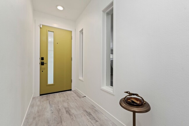 Building Photo - UNWIND IN LUXURY AT PARK VIEW EAST WITH PA...