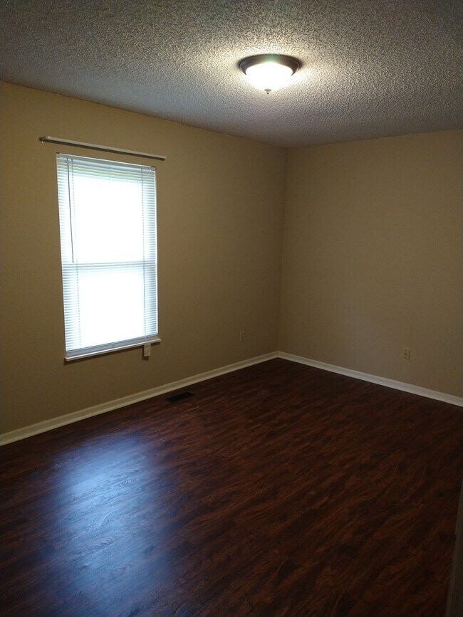 Building Photo - 4201 Sunny Glen Ct