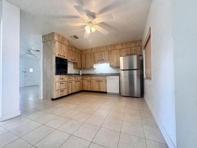 Building Photo - 408 New York Ave