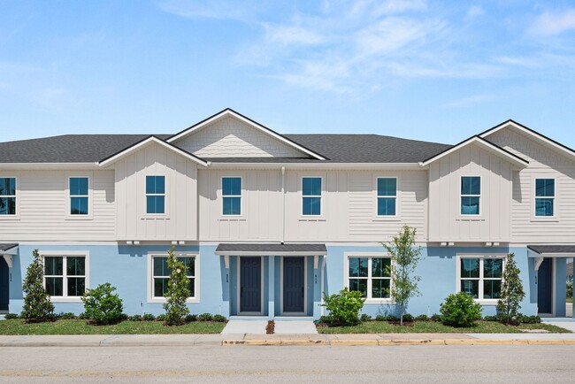 Building Photo - Stunning Beachside Townhouse