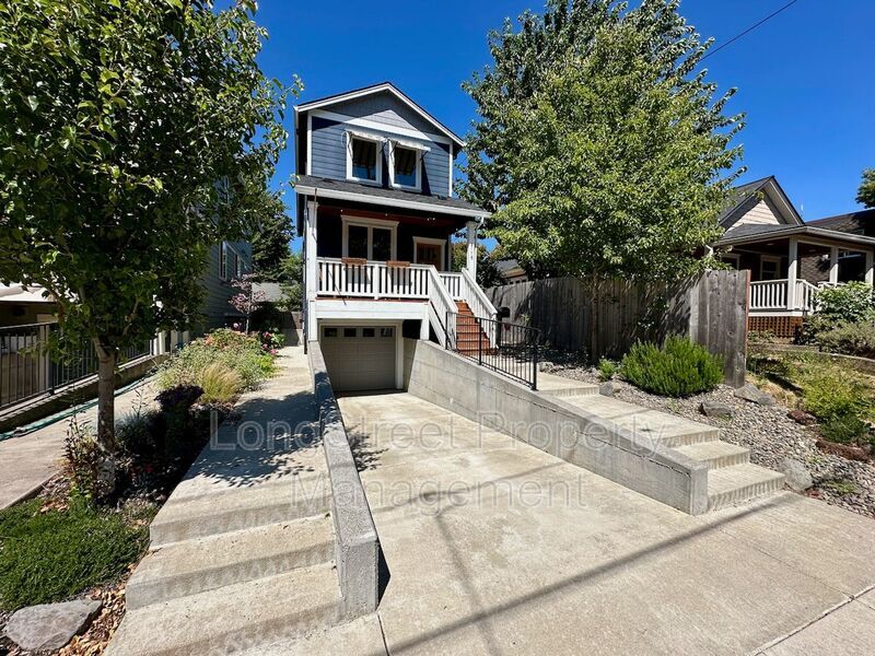 Primary Photo - 8115 N Ivanhoe St