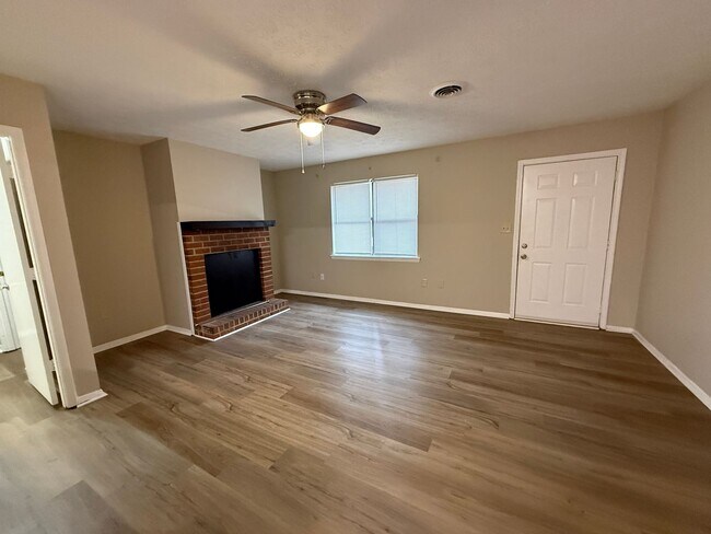 Foto del edificio - 1605/1607 Cedar Shoals Dr