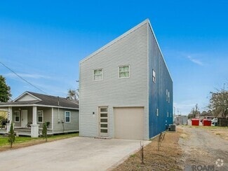 Building Photo - 830 Ave A