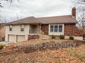 Building Photo - 1011 SW Lorman Dr