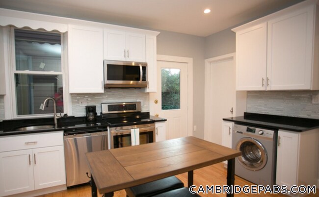 Building Photo - 7 Story St