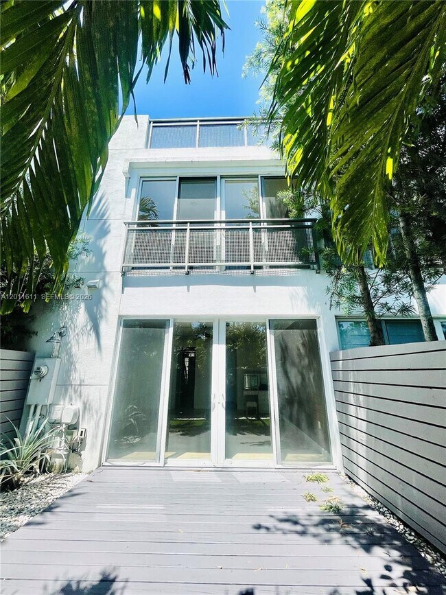 Foto del edificio - 822 NE 19th Ave