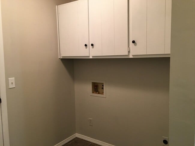 Building Photo - LEASING