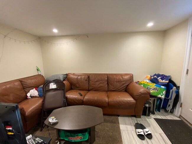 Foto del edificio - 25 Upland Rd