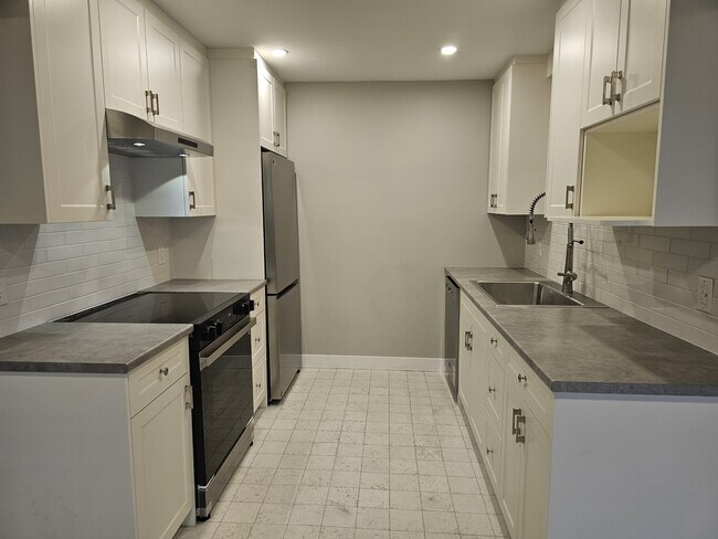 Building Photo - 19026-1117A 117a Ave