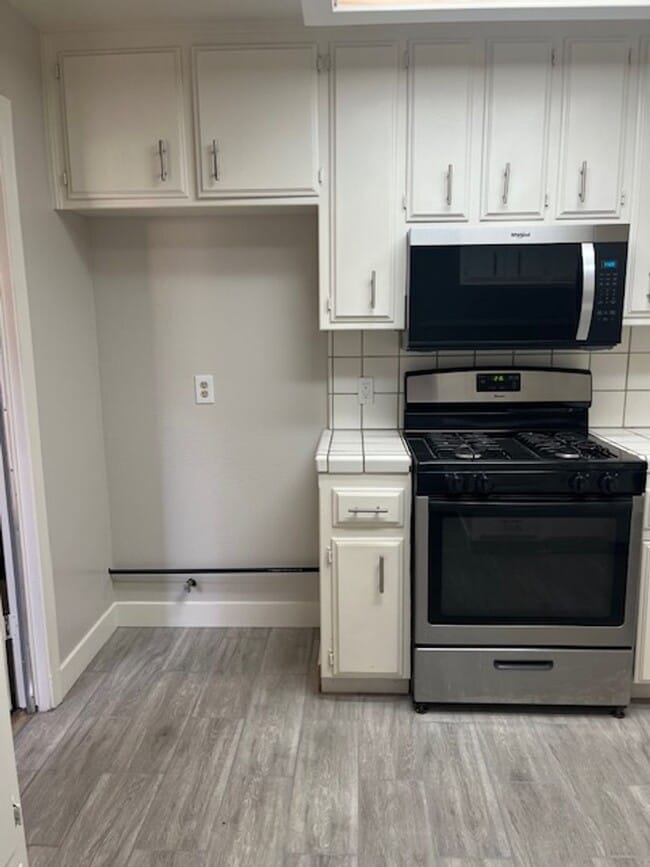 Building Photo - SH6012C