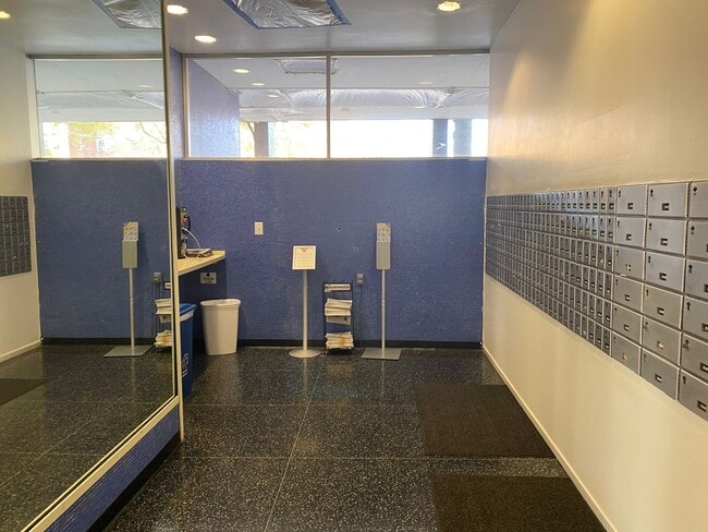 Building Photo - Large 744 sq.ft. 1 bedroom in historic Riverpark DC building