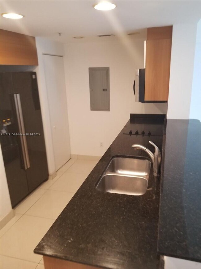 Foto del edificio - 335 S Biscayne Blvd
